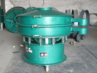 是在支撐座,可以自由移動(dòng),配合起來,完美的處理一條生產(chǎn)線,也可叫做移動(dòng)篩分輸送一體機(jī)。