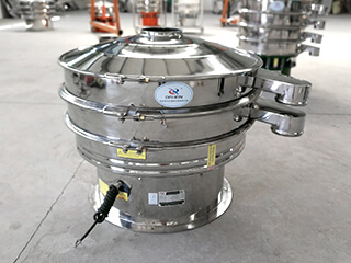 使用一些耐腐蝕、需要干凈的使用環(huán)境,比如食品、化工行業(yè),可分為圓形篩、方型篩、滾筒篩等多種型號